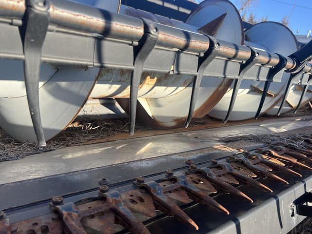 Image of Gleaner 8000 equipment image 3