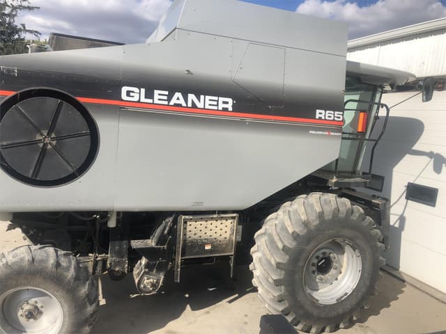 Image of Gleaner R65 equipment image 2