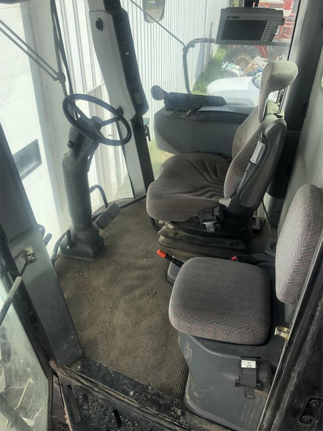 Image of Gleaner R65 equipment image 3