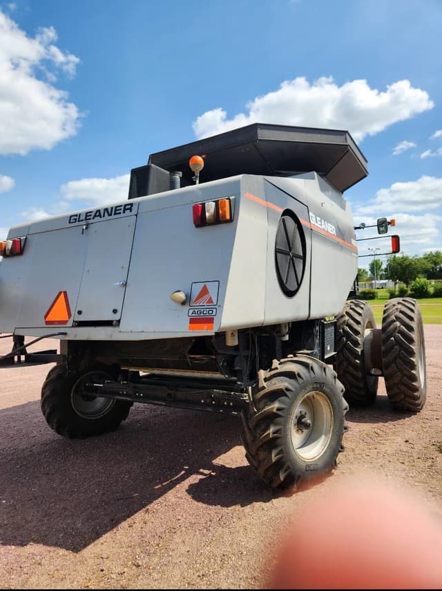 Image of Gleaner R65 equipment image 4