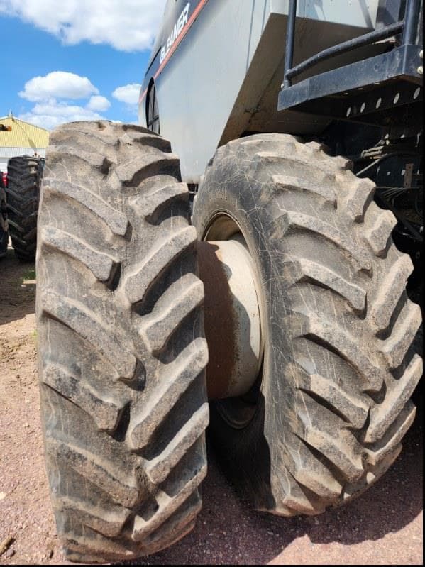 Image of Gleaner R65 equipment image 3