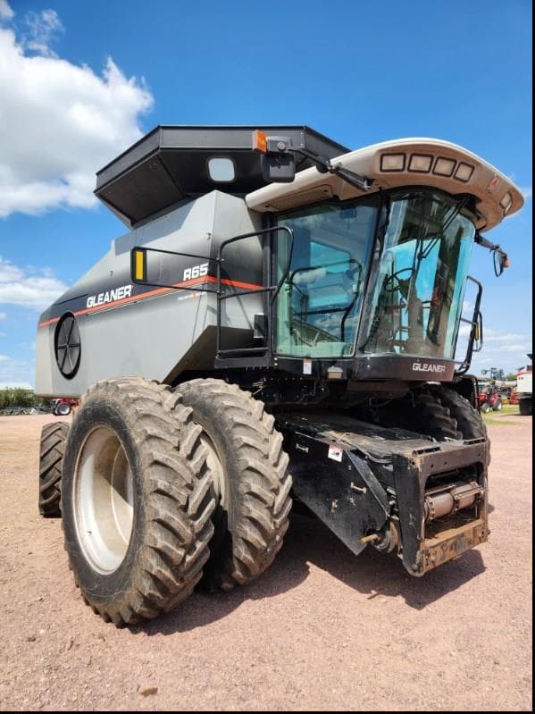 Image of Gleaner R65 equipment image 2