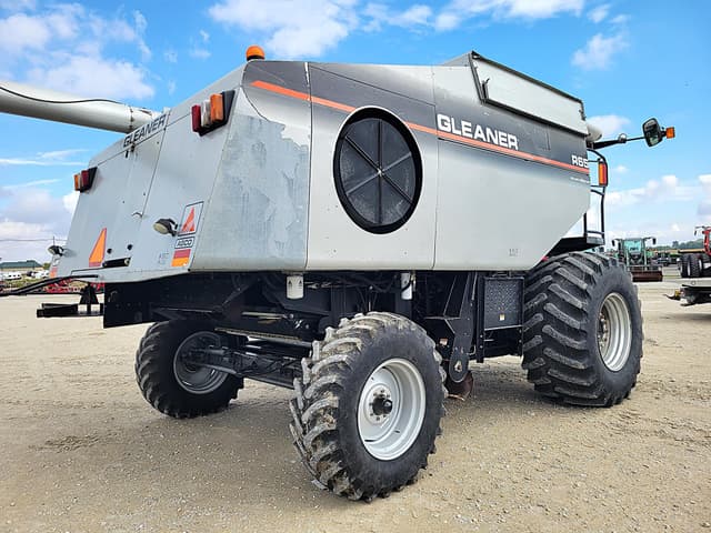 Image of Gleaner R65 equipment image 4