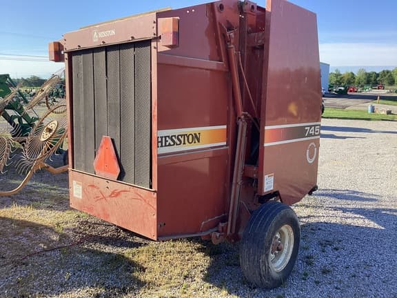 Image of Hesston 745 equipment image 2