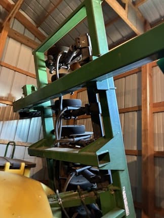 Image of John Deere 1690 equipment image 3