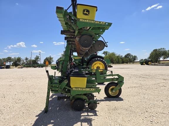 Image of John Deere 1720 equipment image 1