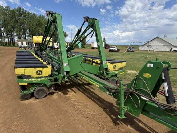 2004 John Deere 1770 Equipment Image0