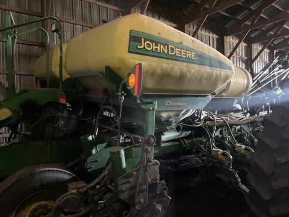 Image of John Deere 1770 equipment image 3