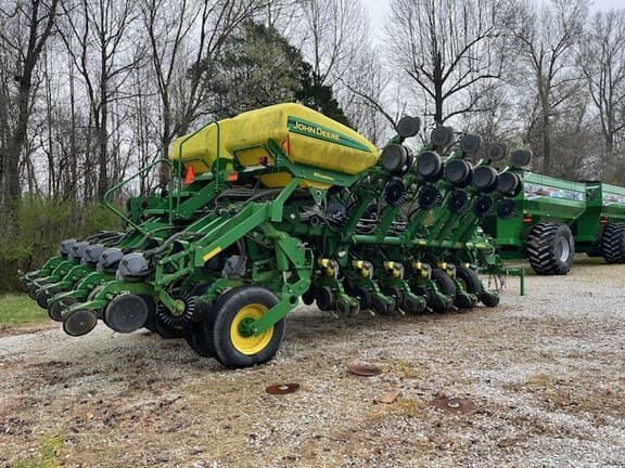 Image of John Deere 1790 equipment image 2