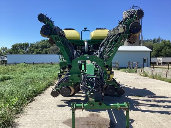 Image of John Deere 1790 equipment image 1