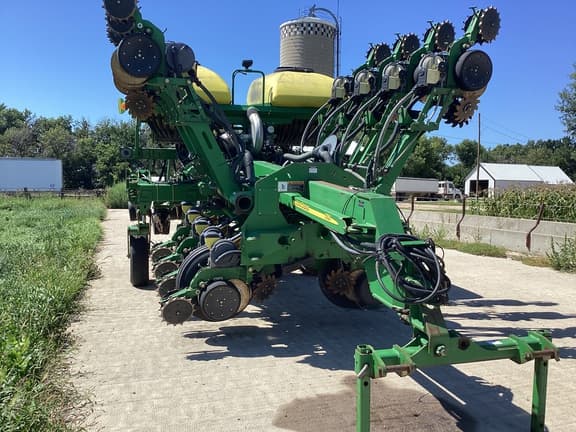 Image of John Deere 1790 equipment image 3