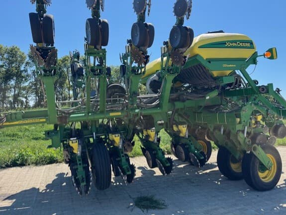 Image of John Deere 1790 equipment image 4