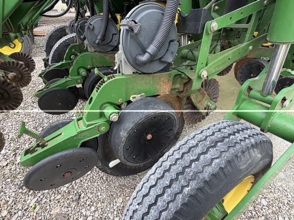 Image of John Deere 1790 equipment image 2