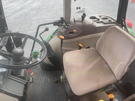 Image of John Deere 5520 equipment image 4