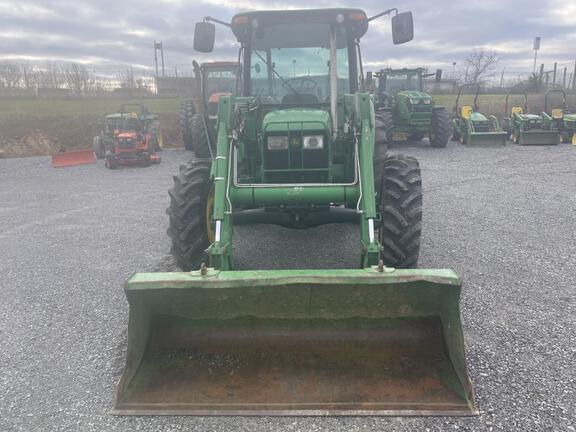 Image of John Deere 5520 equipment image 1