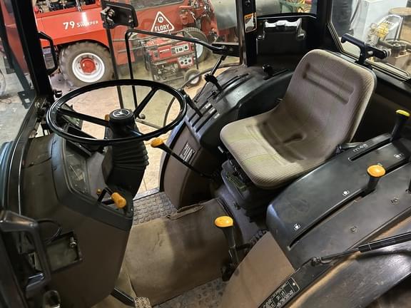 Image of John Deere 5520N equipment image 3
