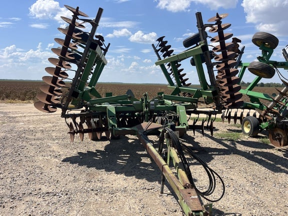 2004 John Deere 637 Equipment Image0