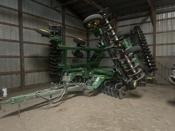Image of John Deere 637 equipment image 1