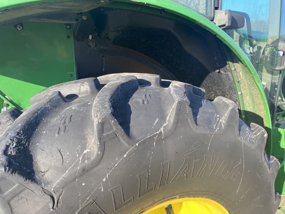 Image of John Deere 6420 equipment image 1