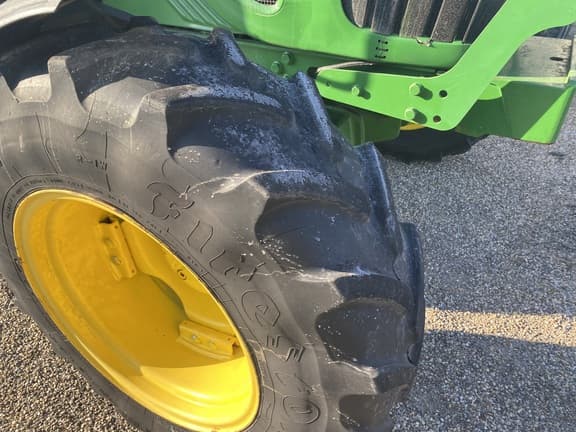 Image of John Deere 6420 equipment image 4