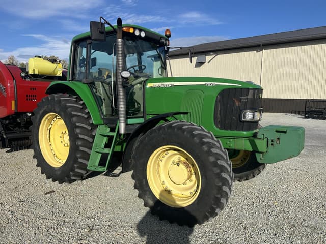 Image of John Deere 7220 equipment image 2