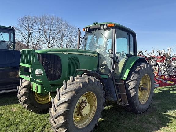 Image of John Deere 7220 Primary image