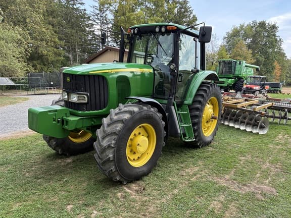 Image of John Deere 7420 equipment image 1