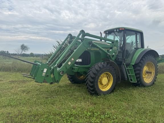 Image of John Deere 7420 equipment image 1