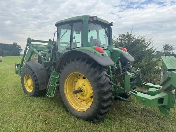 Image of John Deere 7420 equipment image 4