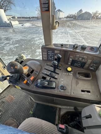 Image of John Deere 7420 equipment image 4