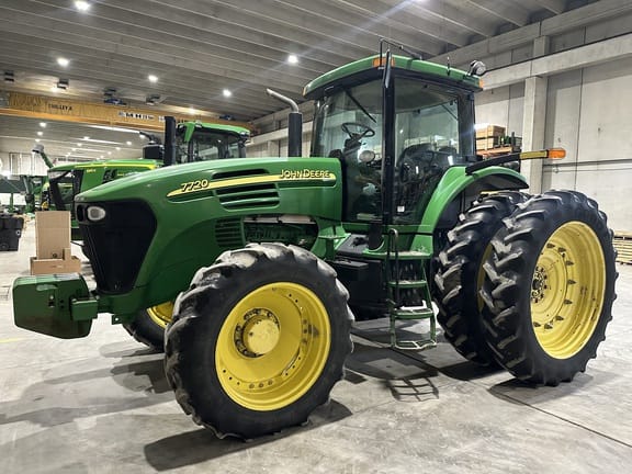 2004 John Deere 7720 Equipment Image0
