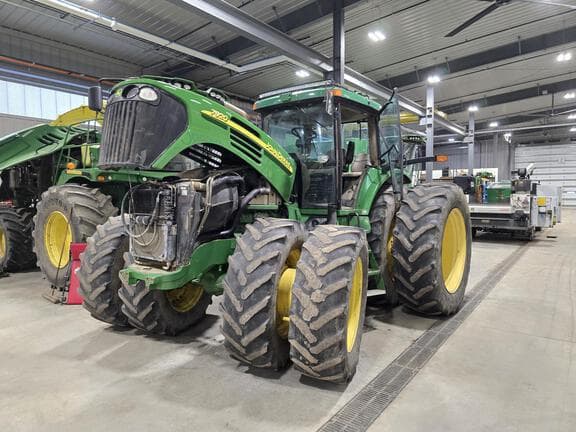 Image of John Deere 7920 equipment image 4