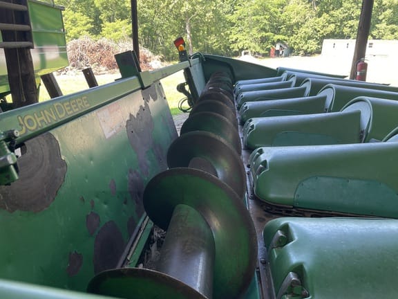 2004 John Deere 893 Equipment Image0