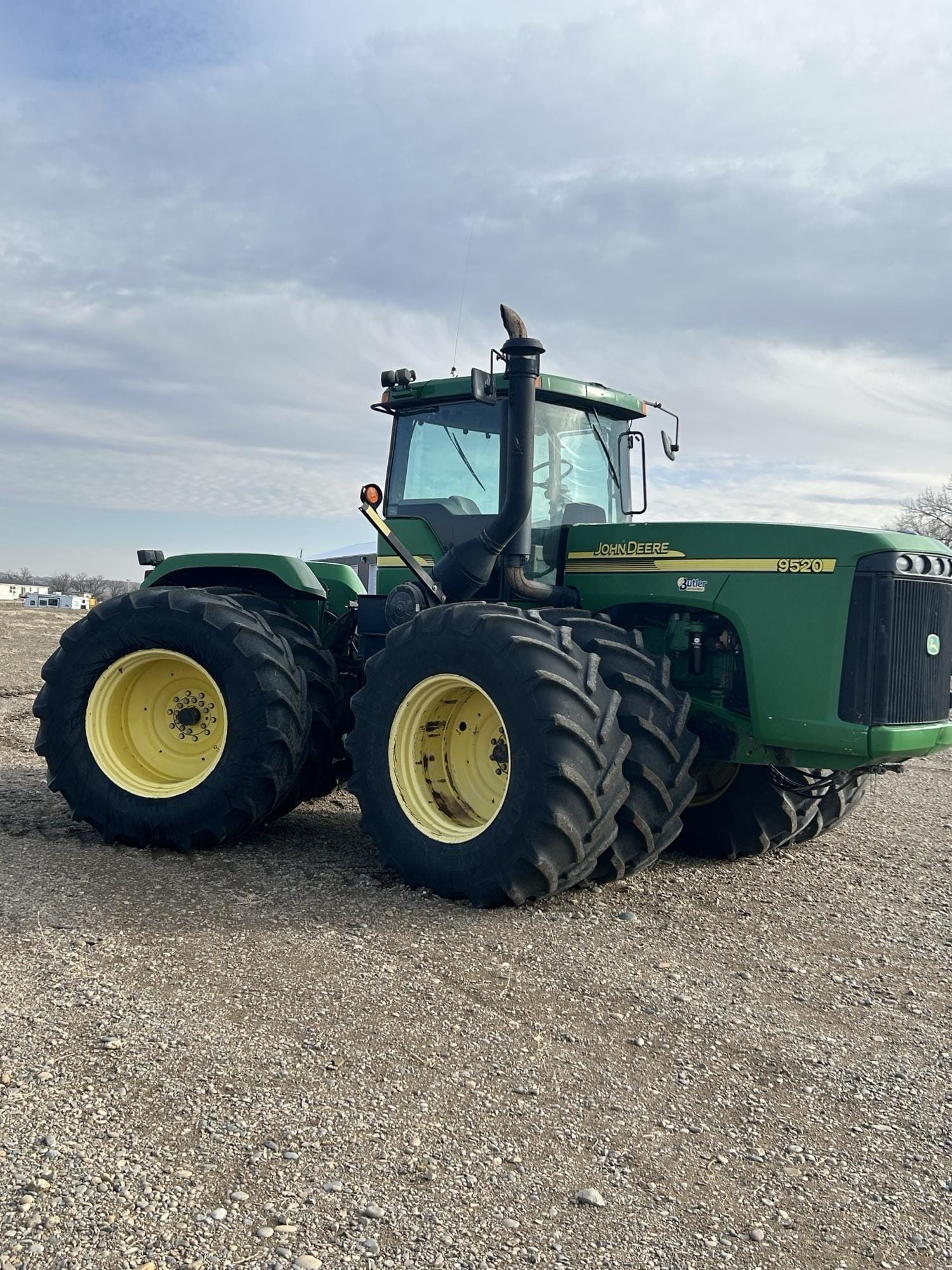 2004 John Deere 9520 Equipment Image0