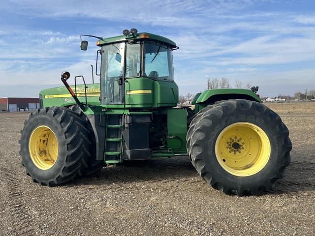 Image of John Deere 9520 equipment image 1