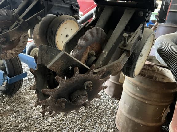 Image of Kinze 3500 equipment image 3