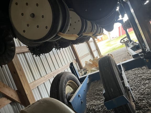 Image of Kinze 3500 equipment image 4