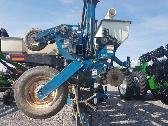 Image of Kinze 3600 equipment image 4