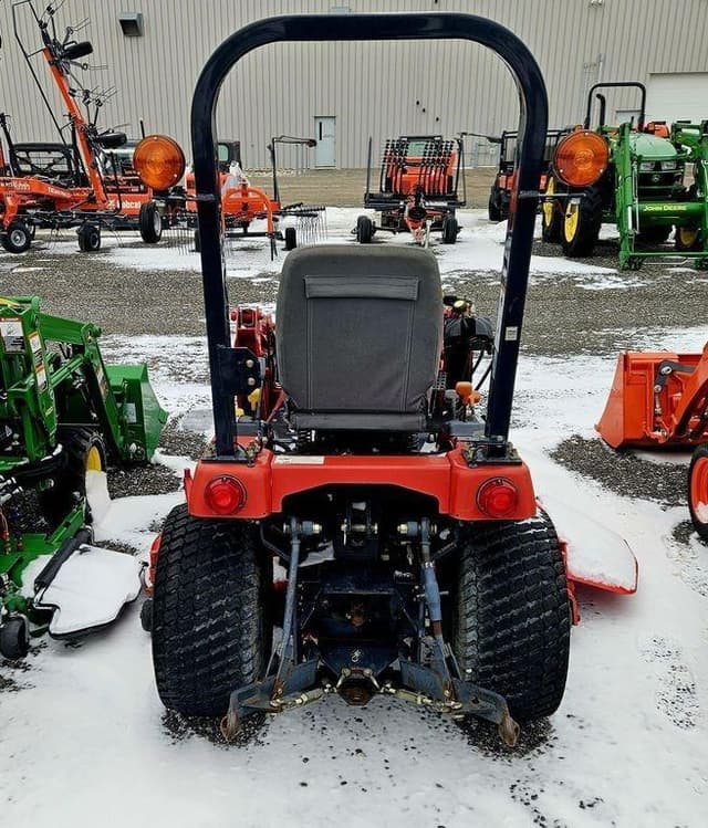 Image of Massey Ferguson GC2300 equipment image 2