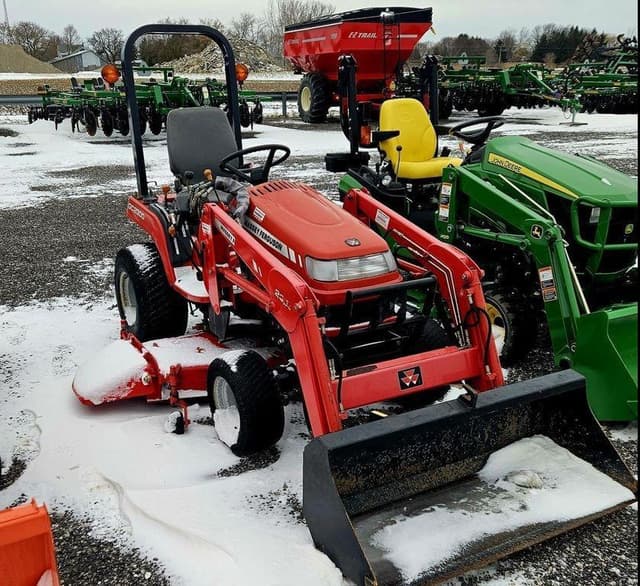 Image of Massey Ferguson GC2300 equipment image 3