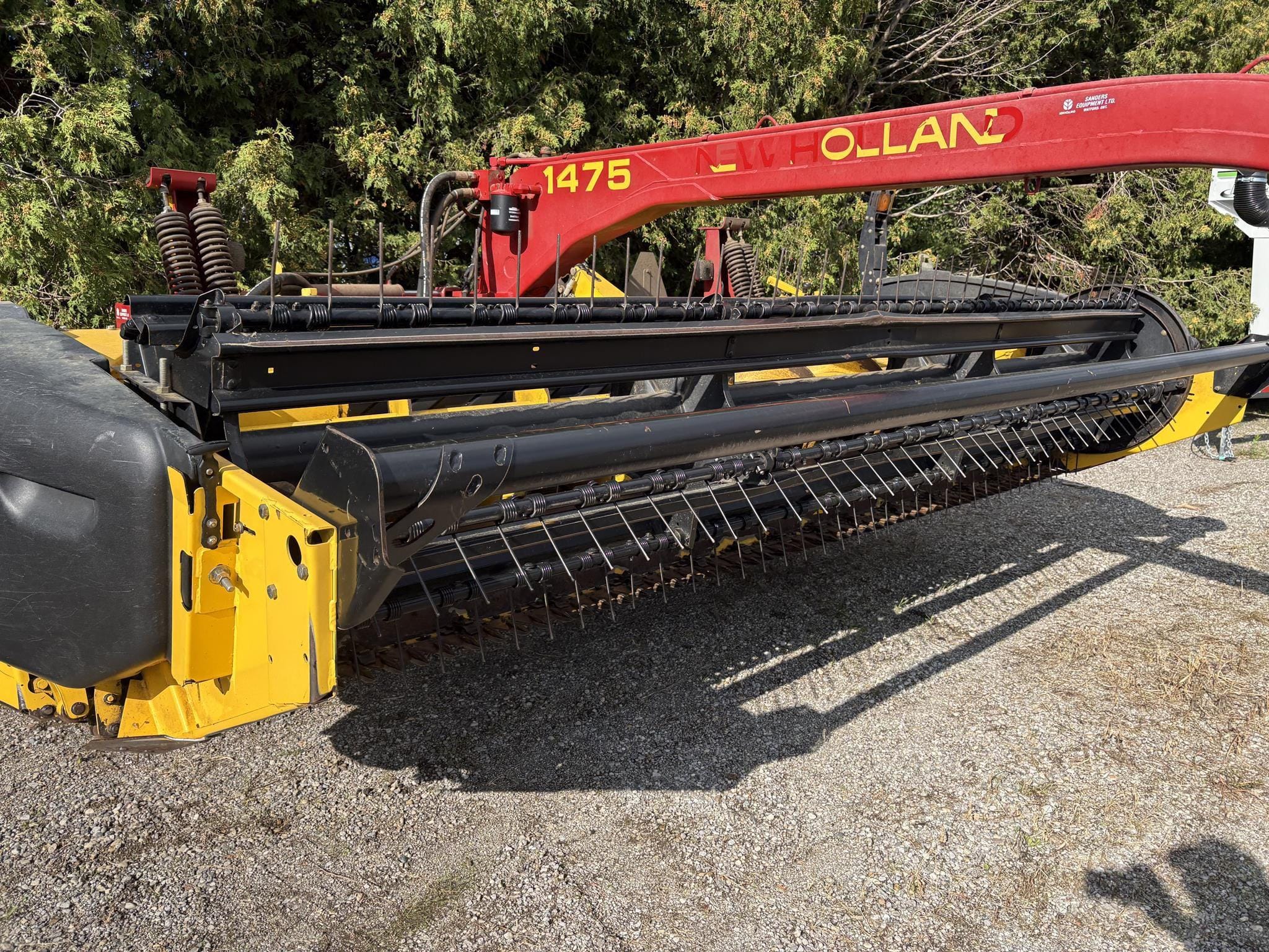 2004 New Holland 1475 Equipment Image0