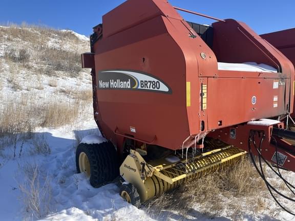 Image of New Holland BR780 equipment image 1