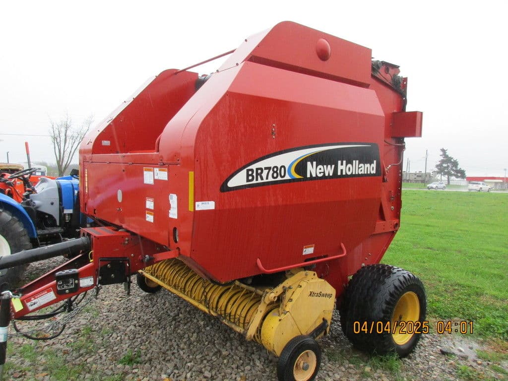 Image of New Holland BR780 Image 1
