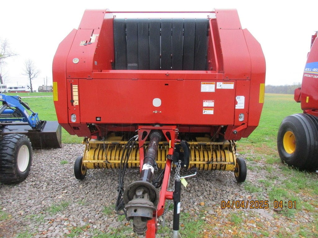 2004 New Holland BR780 Equipment Image0