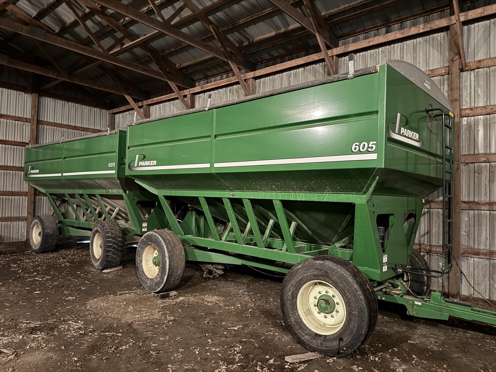 2004 Parker 605 Equipment Image0