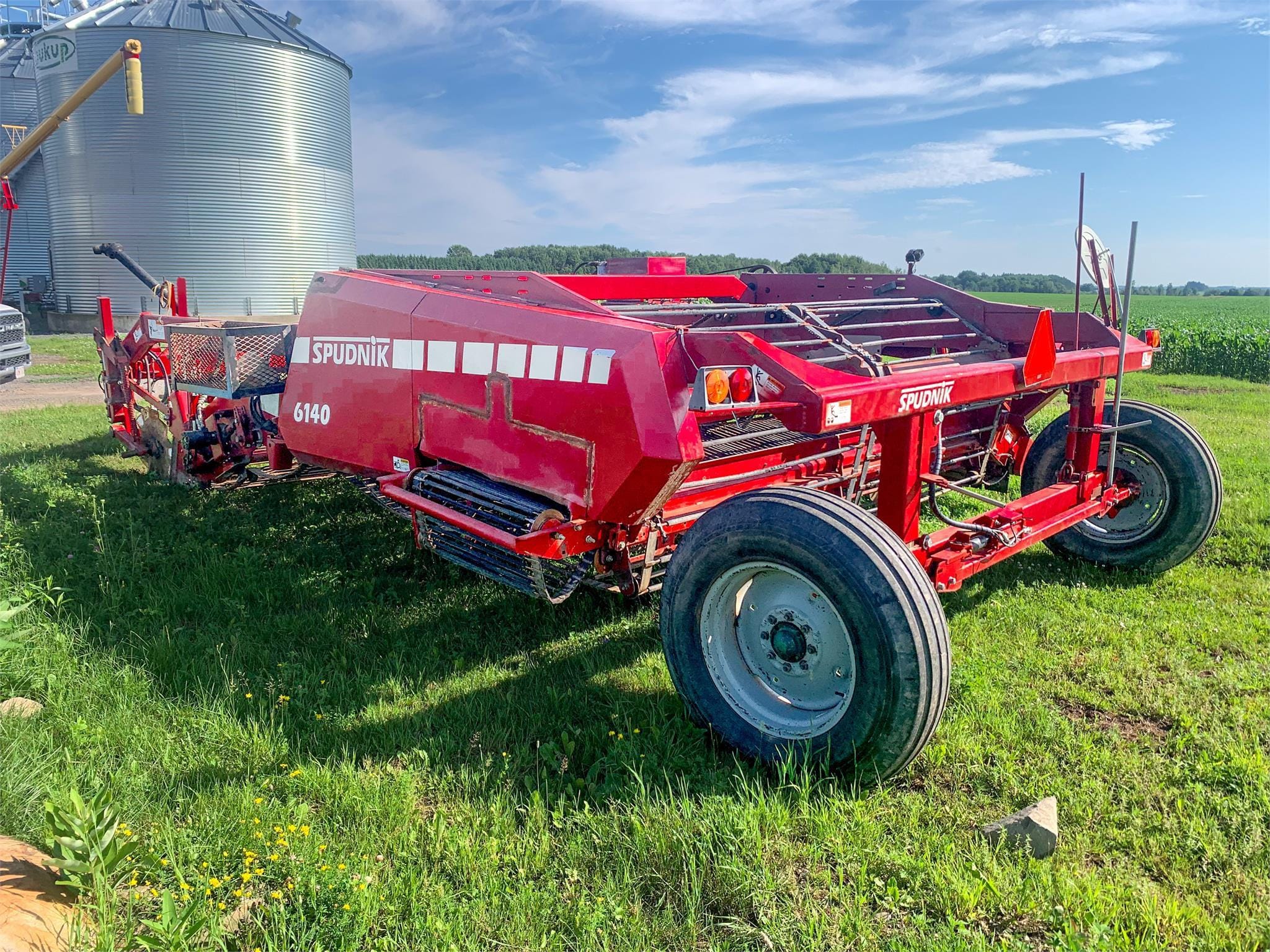 2004 Spudnik 6140 Equipment Image0