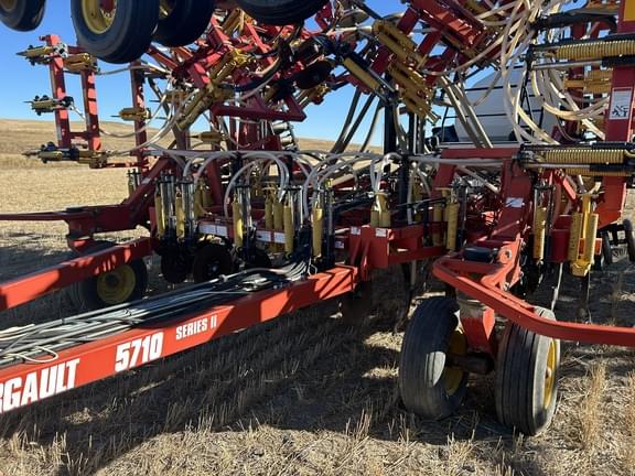Image of Bourgault 5710 equipment image 1