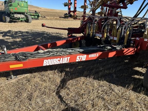 Image of Bourgault 5710 equipment image 2