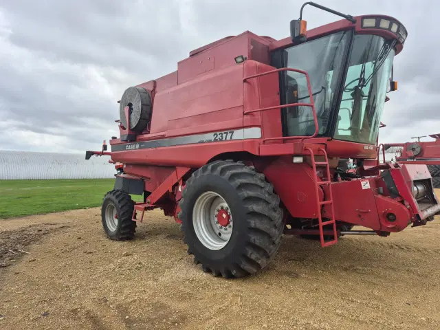 Image of Case IH 2377 equipment image 2