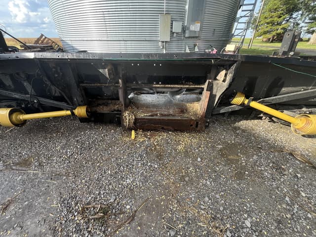 Image of Gleaner 3000 equipment image 2